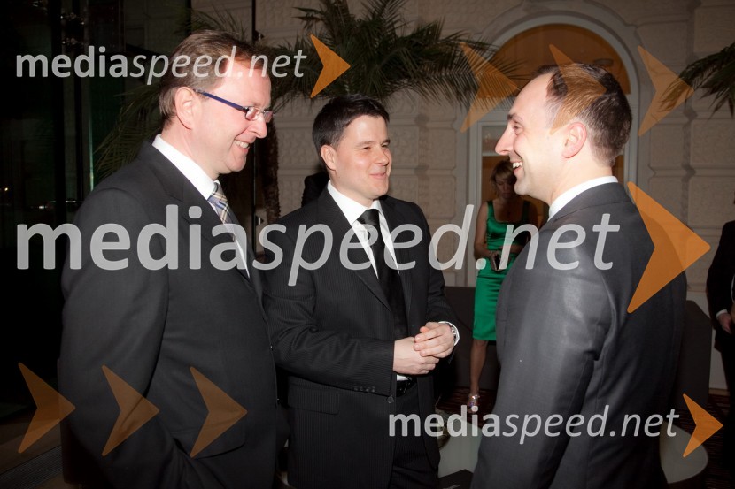 Andrej Malgaj, lastnik in direktor podjetja Avtohiša Malgaj, Jože Šolar, predsednik uprave A-Cosmos d.d. in Uroš Seles, direktor BMW Selmar d.o.o.BMW SLO, predstavitev novega avtomobila BMW serije 5