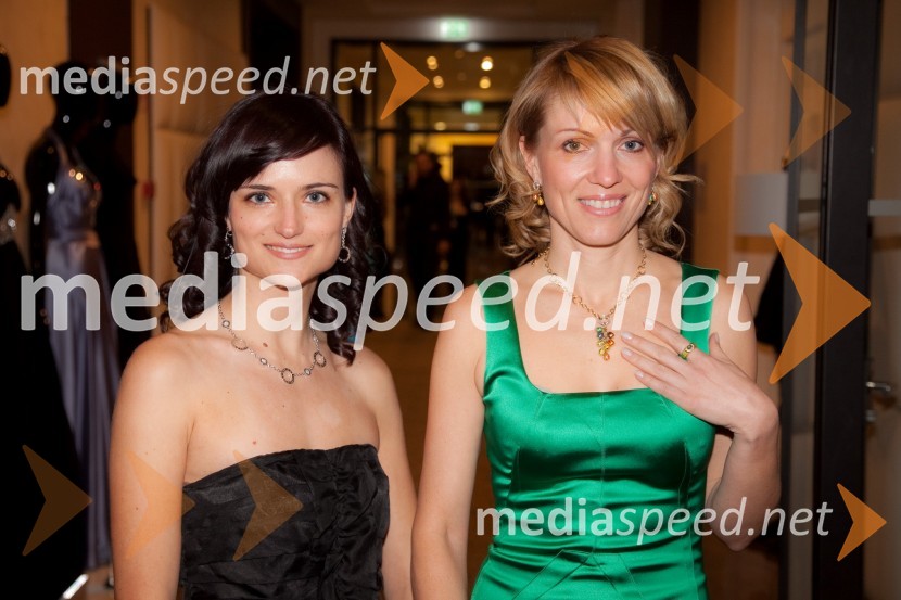 Gordana Kisilak, predstavnica za odnose z javnostmi BMW Group Slovenija in Barbara Uranjek, direktorica marketinga BMW Group SlovenijaBMW SLO, predstavitev novega avtomobila BMW serije 5