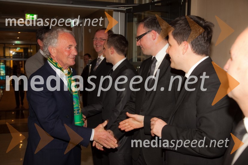 Drago Kvas, Andrej Malgaj, lastnik in direktor podjetja Avtohiša Malgaj, Uroš Seles, direktor BMW Selmar d.o.o., Marko Košmrl, direktor Makoma d.o.o. in Jože Šolar, predsednik uprave A-Cosmos d.d.BMW SLO, predstavitev novega avtomobila BMW serije 5