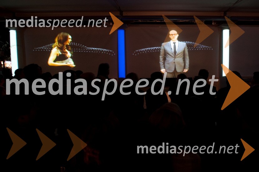 Ivana Šundov, povezovalka programa in Miha Ažman, generalni direktor BMW Group SlovenijaBMW SLO, predstavitev novega avtomobila BMW serije 5