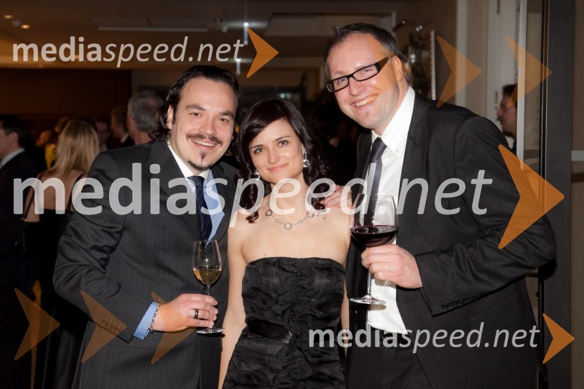 Primož Marinšek, BMW A-Cosmos d.d., Gordana Kisilak, predstavnica za odnose z javnostmi BMW Group Slovenija in Marko Košmrl, direktor Makoma d.o.o.BMW SLO, predstavitev novega avtomobila BMW serije 5