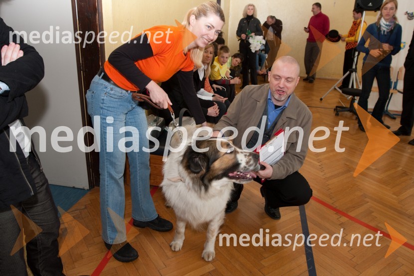 Urška, Sky in Urban Centa, povezovalec prireditvePredaja komunikatorjev Lions kluba Bled Golf OŠ Dragutin Kette Novo mesto