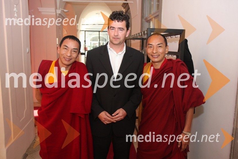 Rok Peče, podžupan Mestne občine Maribor in tibetanska menihaObisk Njegove svetosti XIV. Dalajlame Tenzina Gyatsa v Mariboru, prvi spremljevalni dogodek