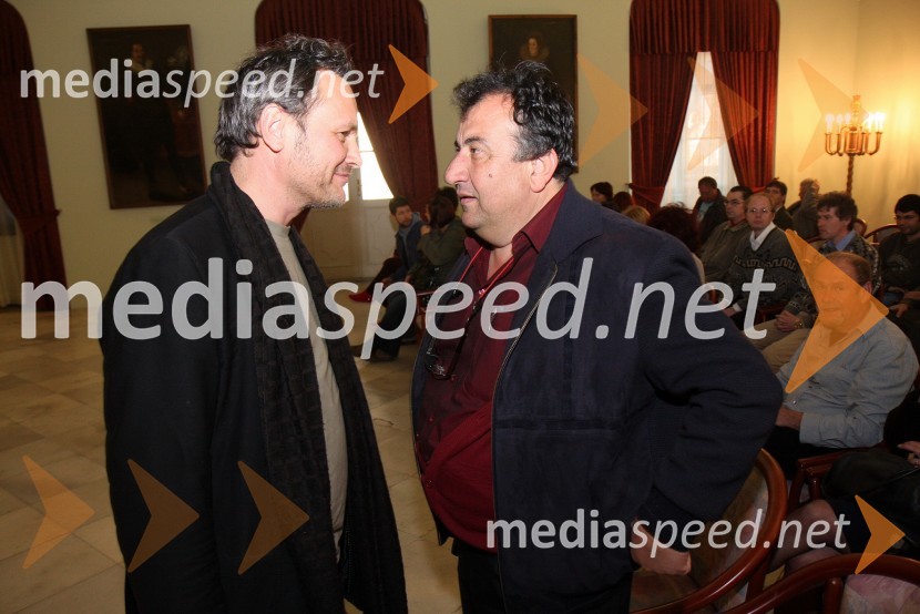 Doc. dr. Dragan Potočnik, koordinator spremljevalnih prireditev »Daj mi mir« in dr. Melqart Mohamad Berro, mestni svetnik MOMObisk Njegove svetosti XIV. Dalajlame Tenzina Gyatsa v Mariboru, prvi spremljevalni dogodek