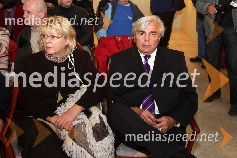 Zlatko Halilovič, višji policijski svetnik in soprogaObisk Njegove svetosti XIV. Dalajlame Tenzina Gyatsa v Mariboru, prvi spremljevalni dogodek