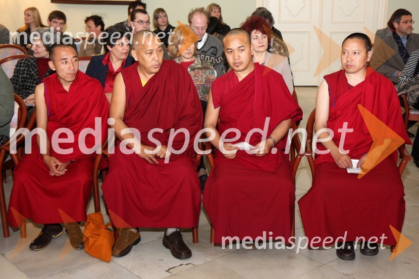 Tibetanski menihiObisk Njegove svetosti XIV. Dalajlame Tenzina Gyatsa v Mariboru, prvi spremljevalni dogodek