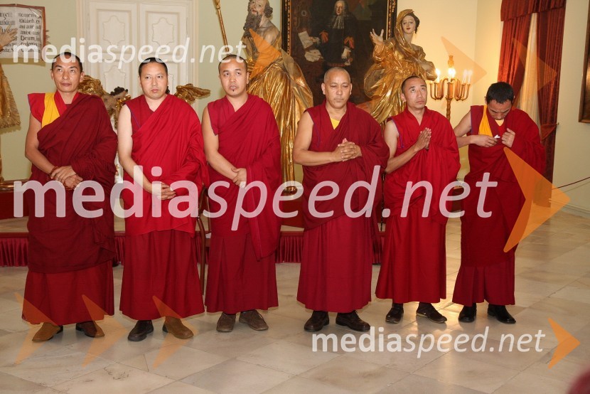 Tibetanski menihiObisk Njegove svetosti XIV. Dalajlame Tenzina Gyatsa v Mariboru, prvi spremljevalni dogodek