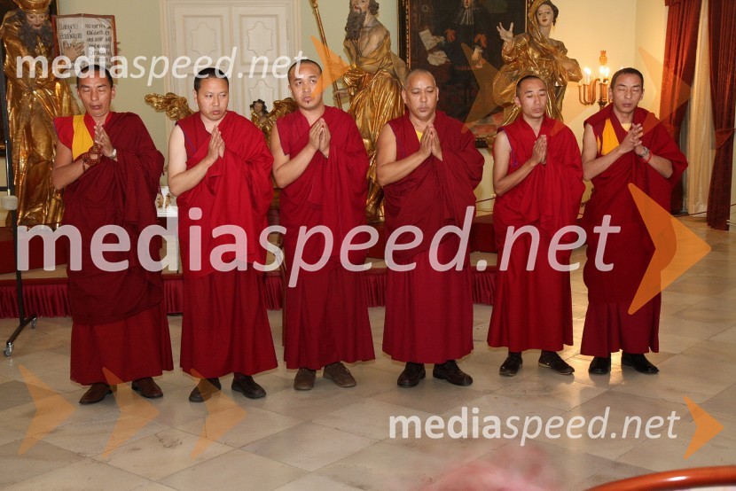 Tibetanski menihiObisk Njegove svetosti XIV. Dalajlame Tenzina Gyatsa v Mariboru, prvi spremljevalni dogodek