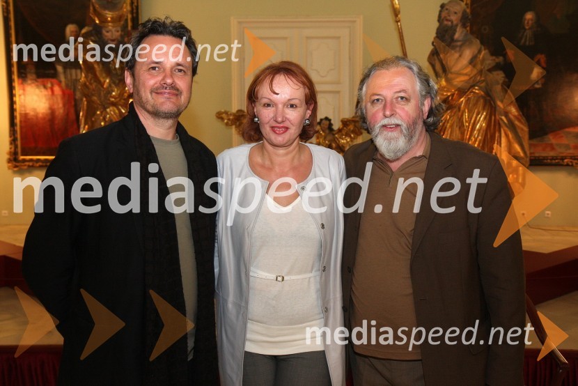 Doc. dr. Dragan Potočnik, koordinator spremljevalnih prireditev »Daj mi mir«, mag. Eva Škobalj, koordinatorka iniciativnega odbora ter predstavnica Prve gimnazije Maribor in Društva za boljši svet in Gorazd Gumzej, predavatelj na Fakulteti za naravoslovje in matematiko UMObisk Njegove svetosti XIV. Dalajlame Tenzina Gyatsa v Mariboru, prvi spremljevalni dogodek