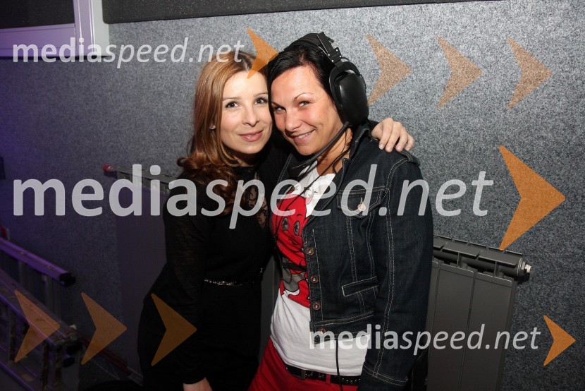 Jana Ujčič, novinarka in voditeljica na RTS ter Alenka Golubič, vodja marketinga na RTSRdeča preproga s Sebastianom, snemanje oddaje