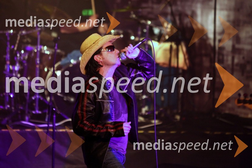 Stuart, pevec skupine ElevationSkupina Elevation, the U2 Experience, koncert