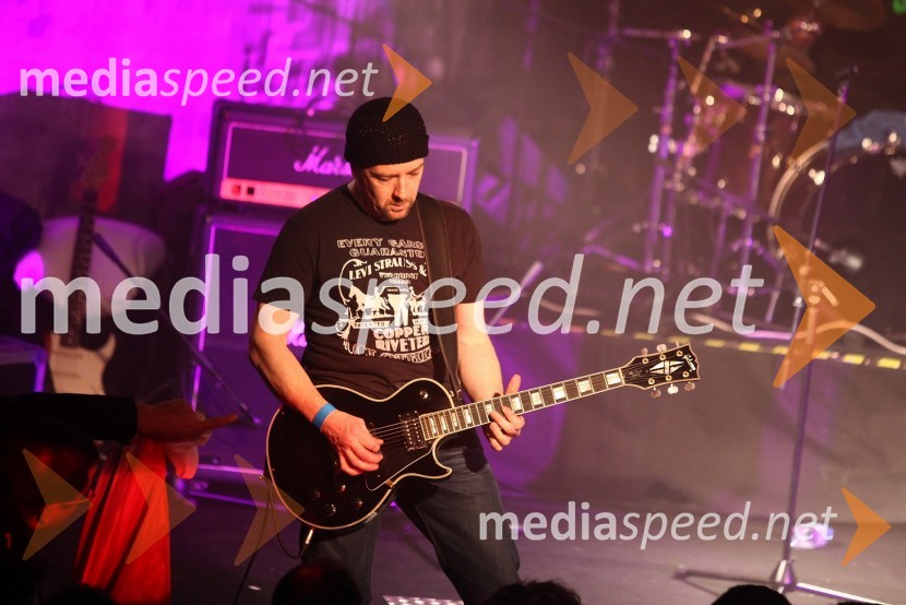 Alan, član skupine ElevationSkupina Elevation, the U2 Experience, koncert