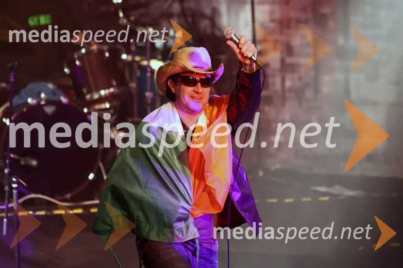 Stuart, pevec skupine ElevationSkupina Elevation, the U2 Experience, koncert