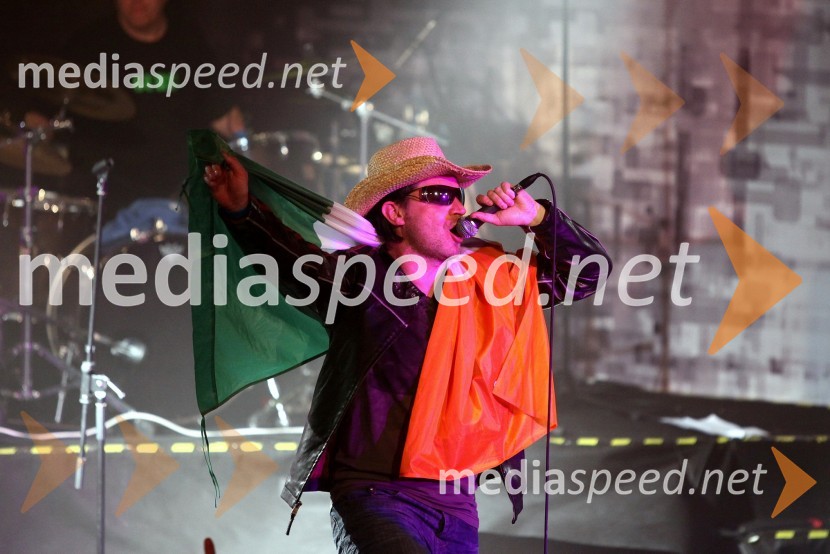 Stuart, pevec skupine ElevationSkupina Elevation, the U2 Experience, koncert