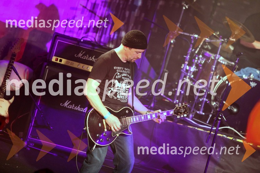 Alan, član skupine ElevationSkupina Elevation, the U2 Experience, koncert