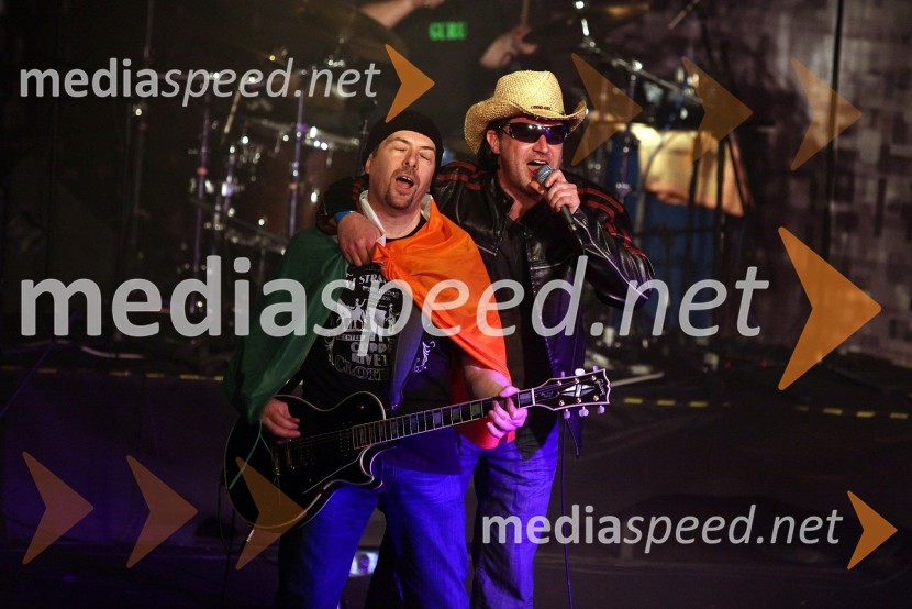 Alan in Stuart, člana skupine ElevationSkupina Elevation, the U2 Experience, koncert