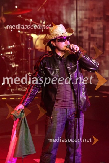 Stuart, pevec skupine ElevationSkupina Elevation, the U2 Experience, koncert