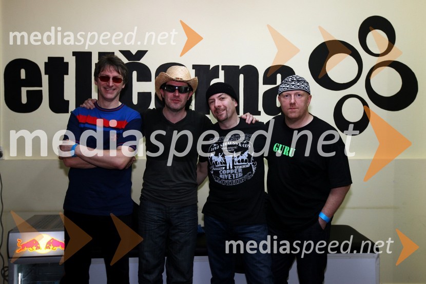 Tony, Stuart, Alan in Mark, člani skupine ElevationSkupina Elevation, the U2 Experience, koncert