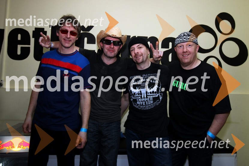 Tony, Stuart, Alan in Mark, člani skupine ElevationSkupina Elevation, the U2 Experience, koncert