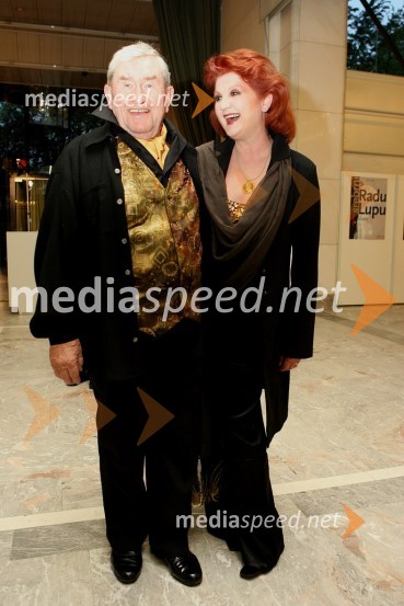 Jurij Souček, igralec in Milena Morača, operna pevkaAdam in Eva z napako