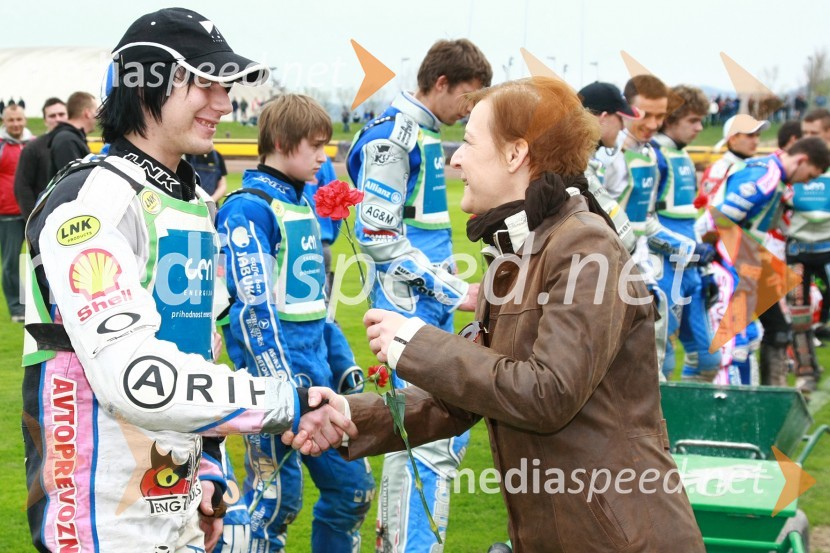 Maks Lipnik (AMTK Ljubljana) in Violeta Freeland, predsednica AMD KrškoSpeedway, DP mladincev Slovenije, Hrvaške in Madžarske 2010, 1. dirka