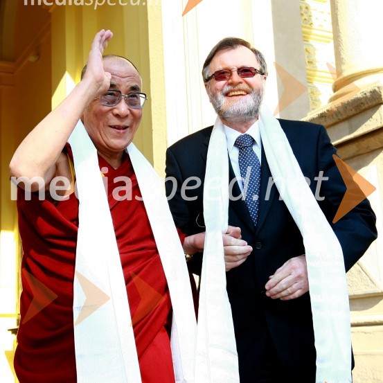 Njegova svetost, XIV. Dalajlama in prof. dr. Ivan Rozman, rektor Univerze v MariboruNjegova svetost, XIV. Dalajlama, predavanje za povabljene goste Sočutje - umetnost sreče