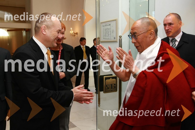 Franc Kangler, župan Mestne občine Maribor in Njegova svetost, XIV. DalajlamaNjegova svetost, XIV. Dalajlama, predavanje za povabljene goste Sočutje - umetnost sreče