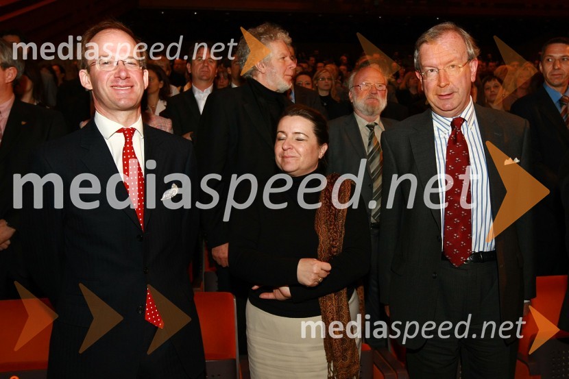 Andrew Page, veleposlanik Velike Britanije, Karin Hojker in dr. Erwin Kubesch, avstrijski veleposlanik v SlovenijiNjegova svetost, XIV. Dalajlama, predavanje za povabljene goste Sočutje - umetnost sreče