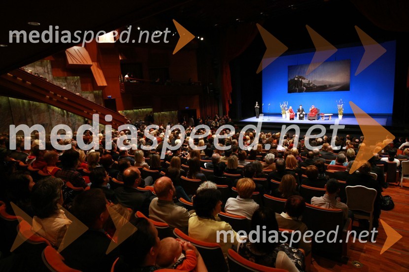 Predavanje za povabljene goste Sočutje - umetnost sreče v SNG MariborNjegova svetost, XIV. Dalajlama, predavanje za povabljene goste Sočutje - umetnost sreče