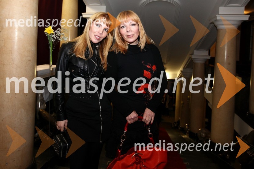 Vlasta Cah Žerovnik, modna novinarka in hči Katja Cah ŠvarcMojca Beseničar, predstavitev nove kolekcije