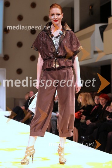 Tina Šturm, manekenkaMojca Beseničar, predstavitev nove kolekcije