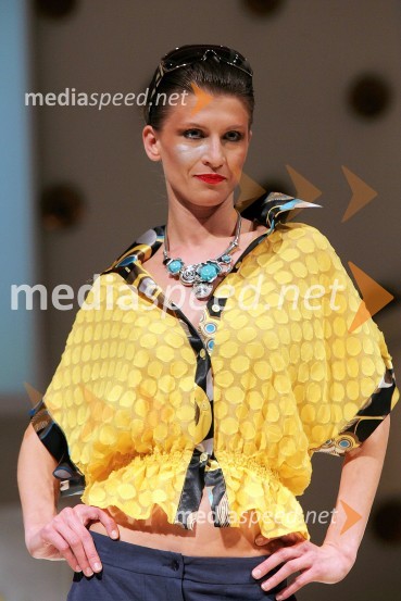 Vida Gostenčnik, manekenkaMojca Beseničar, predstavitev nove kolekcije