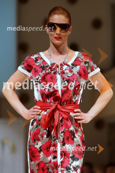 Tina Šturm, manekenkaMojca Beseničar, predstavitev nove kolekcije