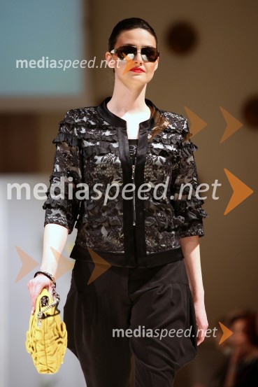 Tina Zajc, manekenka in Miss Slovenije 2003Mojca Beseničar, predstavitev nove kolekcije