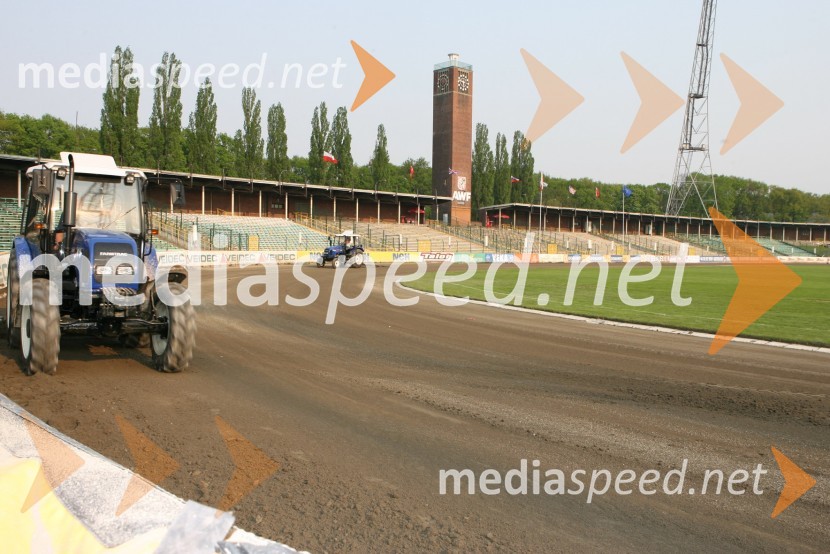 priprava proge po treningu...SPEEDWAY GRAND PRIX, VN Evrope 2006, trening