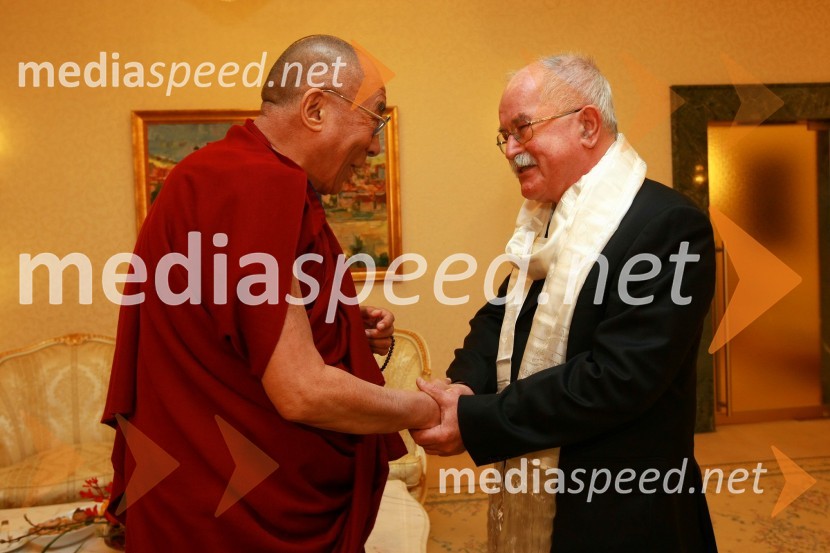 Njegova svetost, XIV. Dalajlama in Boštjan Žekš, minister za Slovence v zamejstvuNjegova svetost, XIV. Dalajlama, predavanje za povabljene goste Sočutje - umetnost sreče