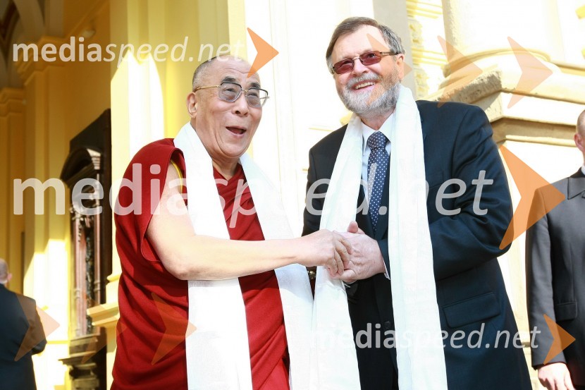 Njegova svetost, XIV. Dalajlama in prof. dr. Ivan Rozman, rektor Univerze v MariboruNjegova svetost, XIV. Dalajlama, predavanje za povabljene goste Sočutje - umetnost sreče