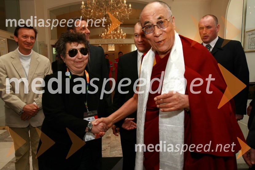 Dragica Petrovič, režiserka in producentka ter Njegova svetost, XIV. DalajlamaNjegova svetost, XIV. Dalajlama, predavanje za povabljene goste Sočutje - umetnost sreče