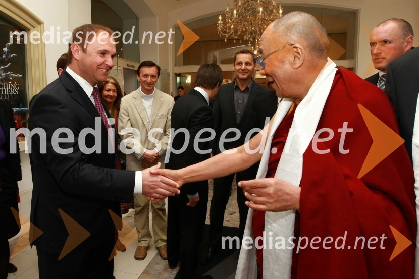 Matej Raščan, direktor in lastnik podjetja Rašica Point d.o.o. ter podjetja Delo revije, d.d. ter Njegova svetost, XIV. DalajlamaNjegova svetost, XIV. Dalajlama, predavanje za povabljene goste Sočutje - umetnost sreče