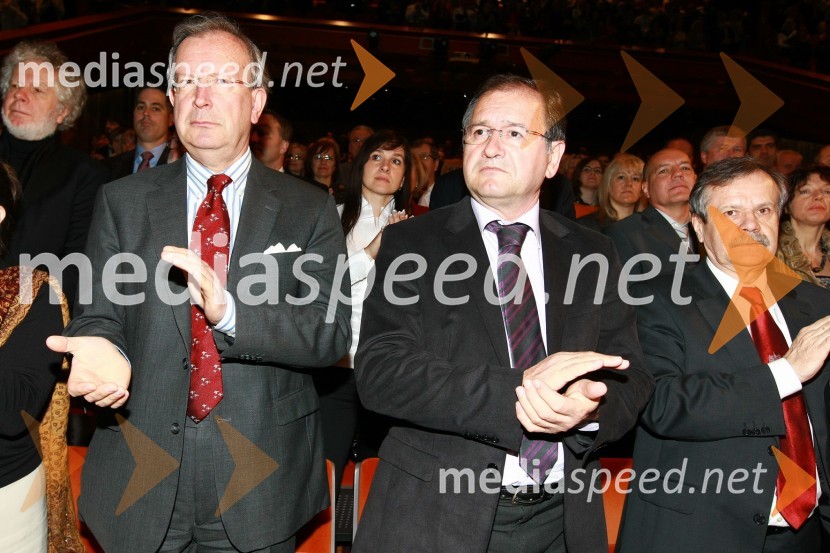 Dr. Erwin Kubesch, avstrijski veleposlanik v Sloveniji, prof. dr. Rado Bohinc, rektor Univerze na Primorskem in prof. dr. Radovan Stanislav Pejovnik, rektor univerze v LjubljaniNjegova svetost, XIV. Dalajlama, predavanje za povabljene goste Sočutje - umetnost sreče