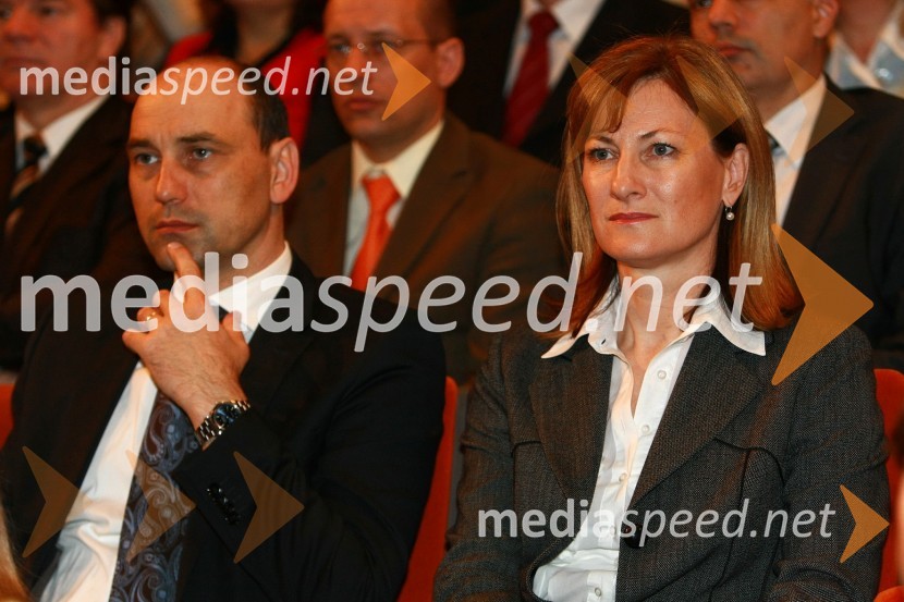 Matjaž Kovačič, predsednik uprave Nove KBM in Manja Skernišak, članica uprave NKBMNjegova svetost, XIV. Dalajlama, predavanje za povabljene goste Sočutje - umetnost sreče