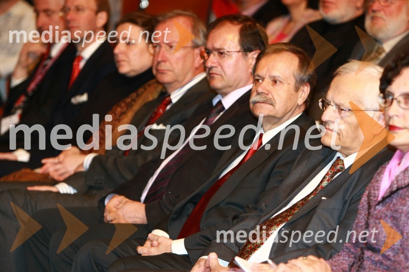 Dr. Erwin Kubesch, avstrijski veleposlanik v Sloveniji, prof. dr. Rado Bohinc, rektor Univerze na Primorskem in prof. dr. Radovan Stanislav Pejovnik, rektor univerze v LjubljaniNjegova svetost, XIV. Dalajlama, predavanje za povabljene goste Sočutje - umetnost sreče
