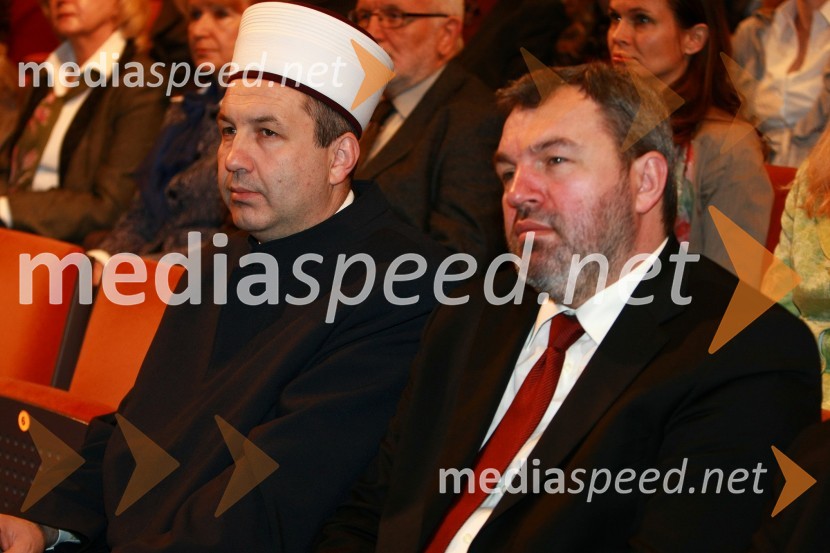 Mag. Nedžad Grabus, mufti in Ibrahim Malanović, mariborski imamNjegova svetost, XIV. Dalajlama, predavanje za povabljene goste Sočutje - umetnost sreče