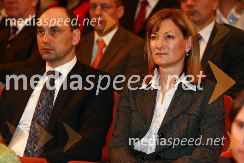 Matjaž Kovačič, predsednik uprave Nove KBM in Manja Skernišak, članica uprave NKBMNjegova svetost, XIV. Dalajlama, predavanje za povabljene goste Sočutje - umetnost sreče