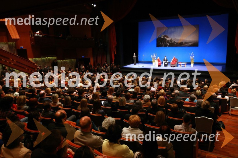 Predavanje za povabljene goste Sočutje - umetnost sreče v SNG MariborNjegova svetost, XIV. Dalajlama, predavanje za povabljene goste Sočutje - umetnost sreče