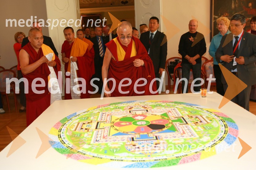 Njegova svetost, XIV. DalajlamaNjegova svetost, XIV. Dalajlama, predavanje za povabljene goste Sočutje - umetnost sreče