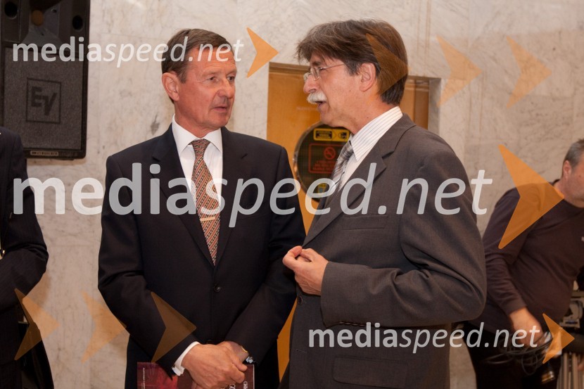 	Jernej Kosmač, DZS in Jožko Čuk, direktor Slovenskega narodnega gledališča (SNG) Nova GoricaPogovori, samogovori premiera v SNG Nova Gorica