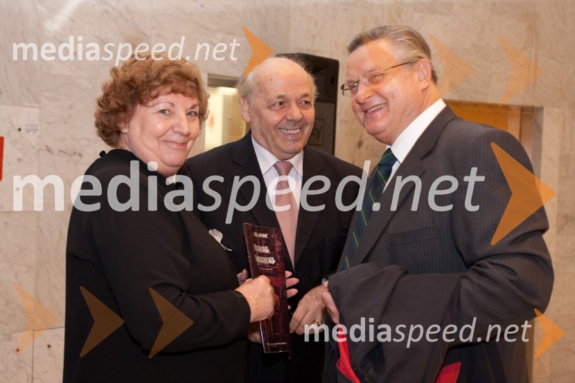 Sergej Pelhan, nekdanji direktor SNG Nova Gorica s soprogo in Dušan Mlakar, režiserPogovori, samogovori premiera v SNG Nova Gorica