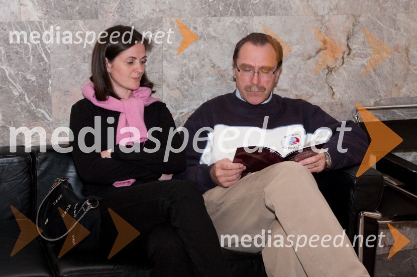 dr. Božo Cerar, vodja stalnega predstavništva RS pri NATU s soprogo MartinoPogovori, samogovori premiera v SNG Nova Gorica