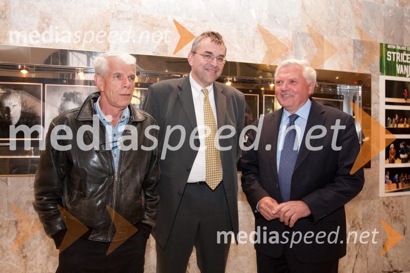 Ivo Barišič, igralec, Borut Bašin, odnosi z javnostjo SNG NG in Mirko Brulc, župan občine Nova goricaPogovori, samogovori premiera v SNG Nova Gorica